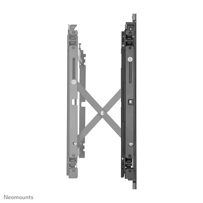 Neomounts LED-VW1750 schwaarz ass eng flaach Video-Wall-Wandhalterung fir Ekranen bis 55 inch (140 cm).