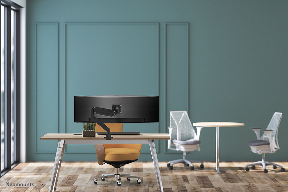 Neomounts NM-D775 schwaarzPLUS ass eng gasgefiedert Schreifdësch-Halterung fir Curved Monitore bis 49 inch (124 cm) - Schwaarz