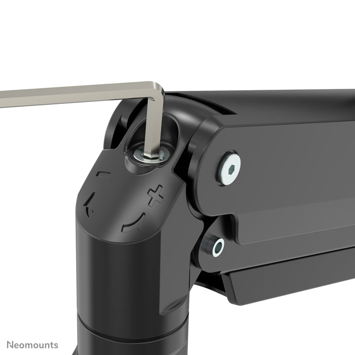 Neomounts NM-D775DX3 schwaarz ass eng gasgefiedert Schreifdësch-Halterung mat Crossbar an Handtak fir Flatscreens bis 27 inch (68,6 cm).