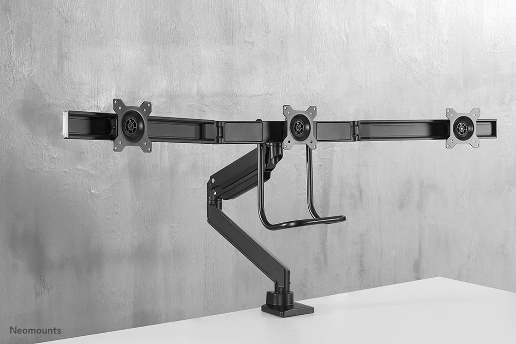 Neomounts NM-D775DX3 schwaarz ass eng gasgefiedert Schreifdësch-Halterung mat Crossbar an Handtak fir Flatscreens bis 27 inch (68,6 cm).
