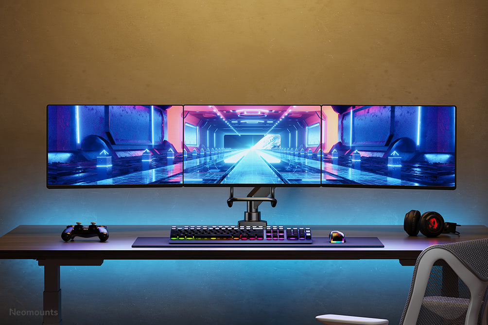 Neomounts NM-D775DX3 schwaarz ass eng gasgefiedert Schreifdësch-Halterung mat Crossbar an Handtak fir Flatscreens bis 27 inch (68,6 cm).
