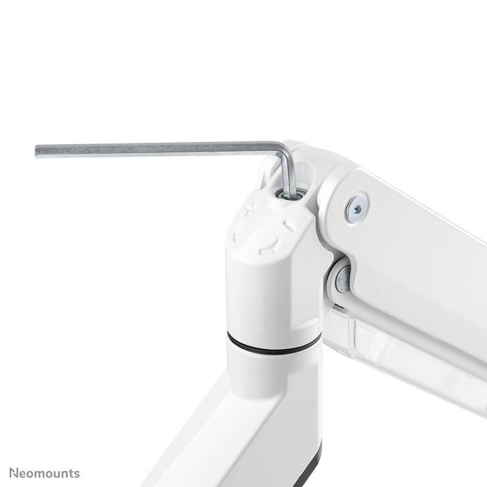 Neomounts NM-D775DX wäiss ass eng gasgefiedert Schreifdësch-Halterung mat Crossbar an Handtak fir Flatscreens bis 32 inch (81 cm).
