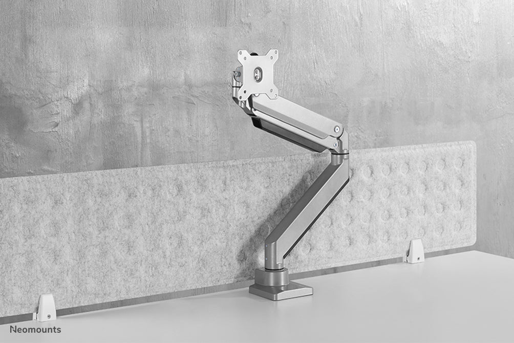 Neomounts NM-D775 sëlwerPLUS ass eng gasgefiedert Schreifdësch-Halterung fir Curved Monitore bis 49 inch (124 cm) - Sëlwer