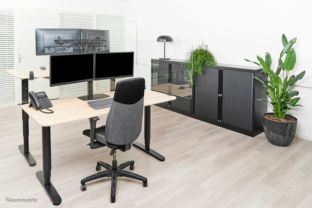 Neomounts NS-GLSPROTECT140 ass eng nohalteg Glas-Scherm vu 138 cm, déi Ofstandsprotectioun op der Aarbechtsplaz bitt - gehärt, transparent Glas, 100% recycléierbar