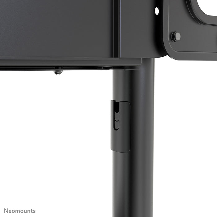 Neomounts NS-M1250 schwaarz ass e verréckelbare Miwwel fir Flat-Screens bis 70 inch (178 cm). Inkl. Laptop-Plack - Schwaarz