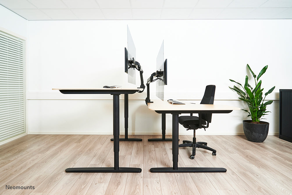 Neomounts NS-PLXPROTECT2 ass eng transparent Schutzscheif fir 2 Flat-Screens a bitt Ofstandsschutz um Aarbechtsplaz - Transparent Acrylaat, 100% recycléierbar | PLXPROTECT ass als EU-Design-Patent registréiert |