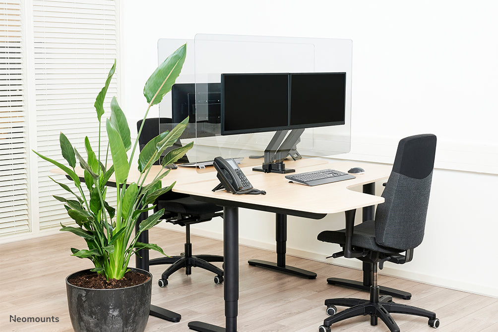 Neomounts NS-PLXPROTECT2 ass eng transparent Schutzscheif fir 2 Flat-Screens a bitt Ofstandsschutz um Aarbechtsplaz - Transparent Acrylaat, 100% recycléierbar | PLXPROTECT ass als EU-Design-Patent registréiert |