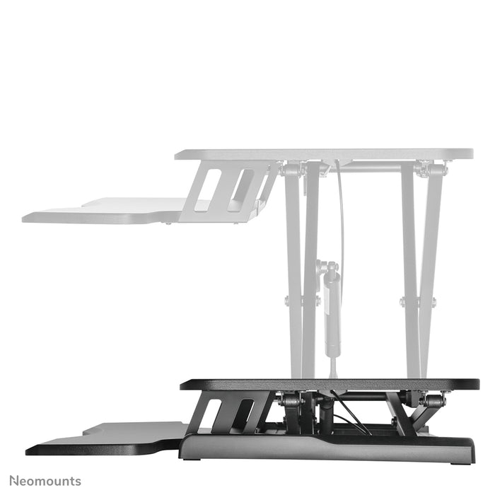 Neomounts Sëtz-Sta-Arbechtsplaz, Modell NS-WS300 schwaarz, transforméiert eng Standardarbechtsplaz an eng gesond Sëtz-Sta-Arbechtsplaz.