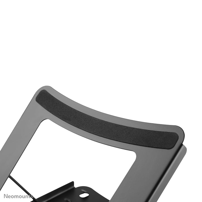 Neomounts NSLS075 schwaarz ass e Büro-Stänner fir e Notebook - Schwaarz