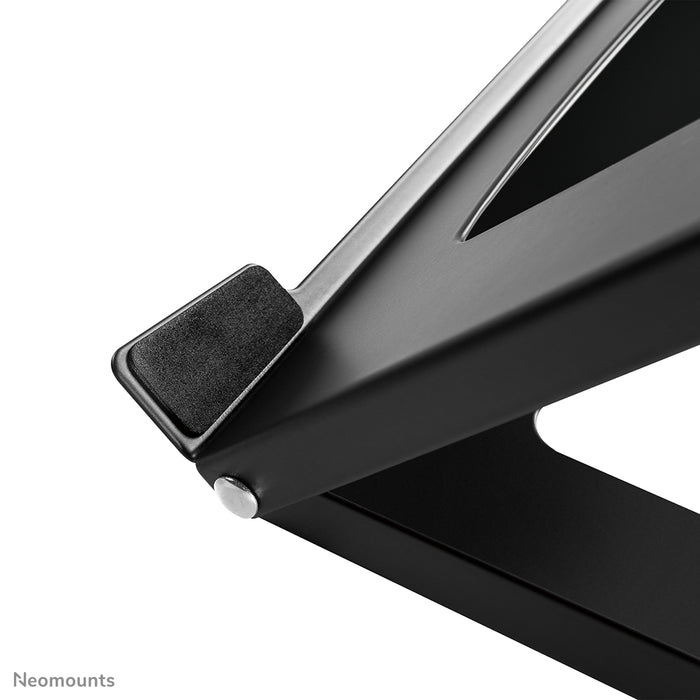Neomounts NSLS075 schwaarz ass e Büro-Stänner fir e Notebook - Schwaarz