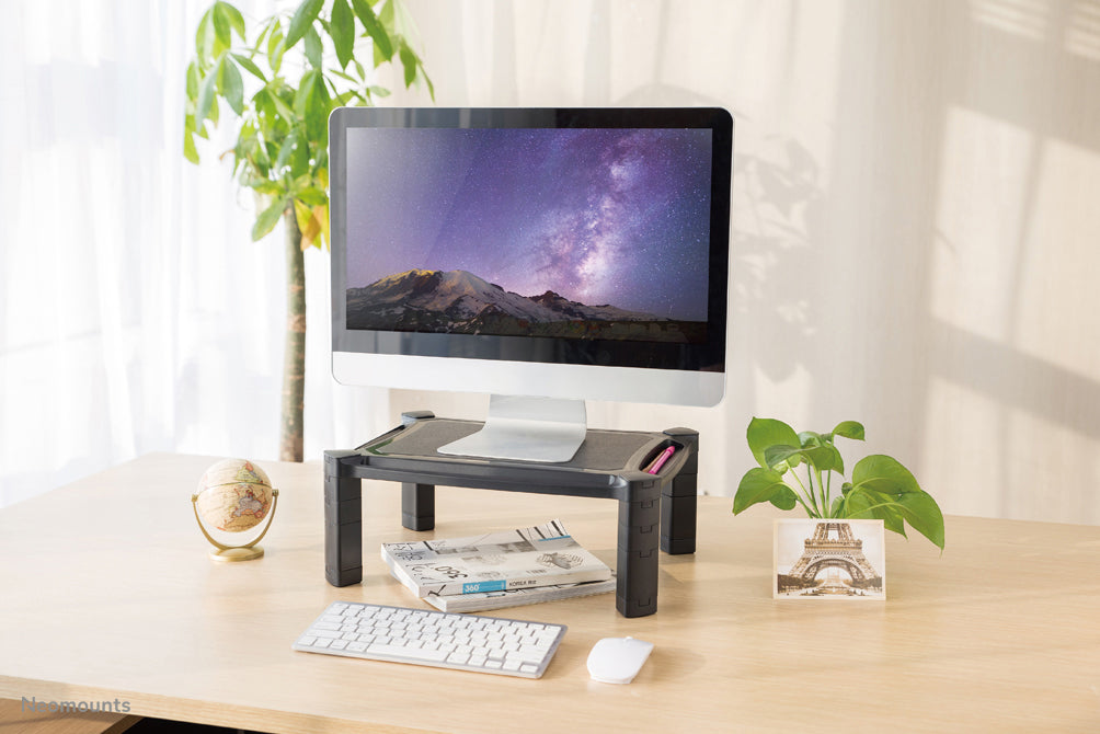 Neomounts NSMONITOR20 ass en Erhéijer fir e Monitor oder Laptop.