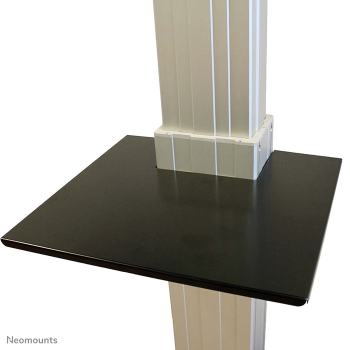 Neomounts AV-Stëtzt PLASMA-M2500LAPSHELF ass eng universell Stëtzt fir d’Plazéiere vun AV-Apparater op enger 2500-Serie.